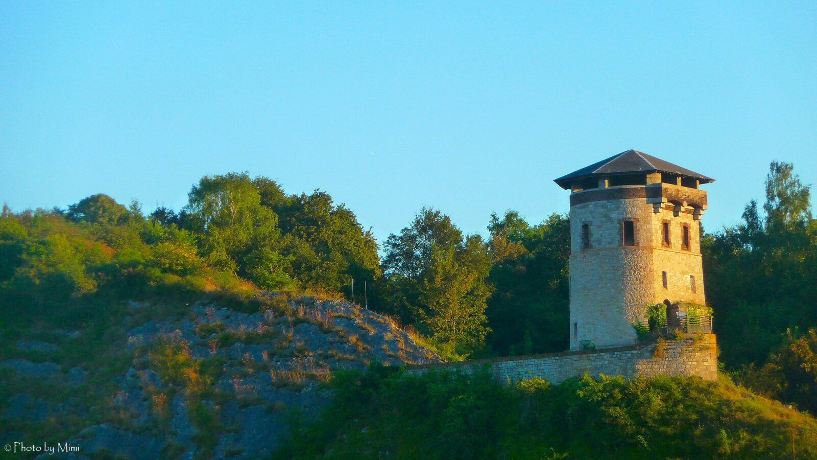 Le soleil se couche sur la vieille tour que visita un jour, Victor Hugo