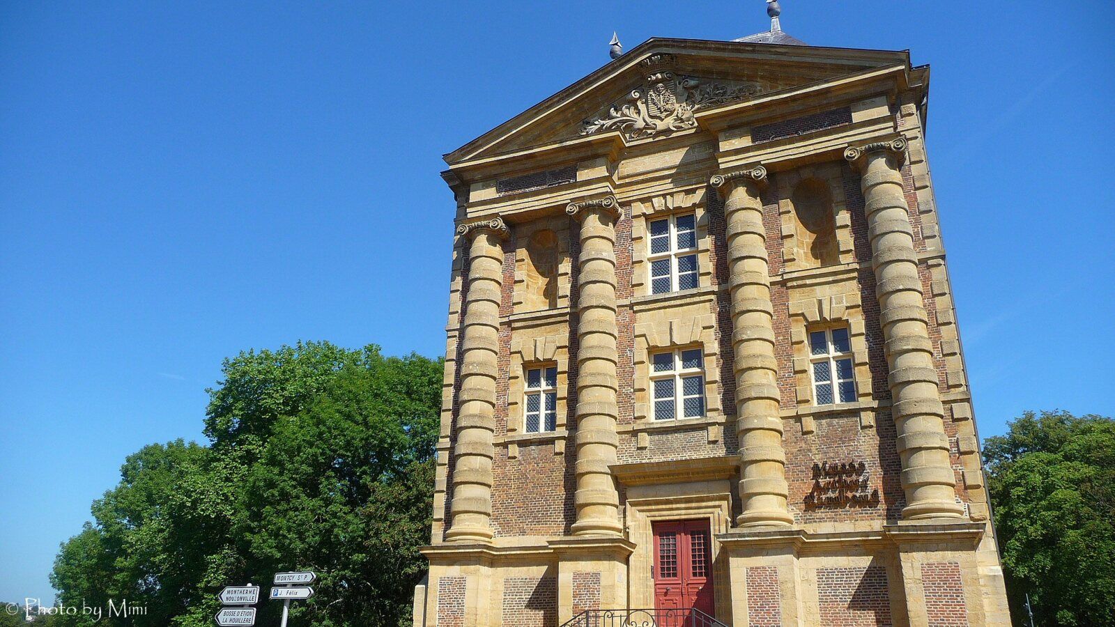 Situé au bout de la passerelle, le musée Rimbaud